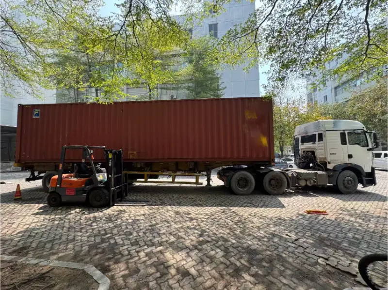 Se han enviado con éxito cajas de bombillas, que respaldan las líneas de producción automatizadas, a los Estados Unidos.